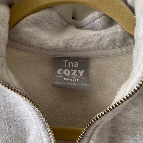 Aritzia TNA cozy fleece cropped sweater in grey - Picture 3 of 3
